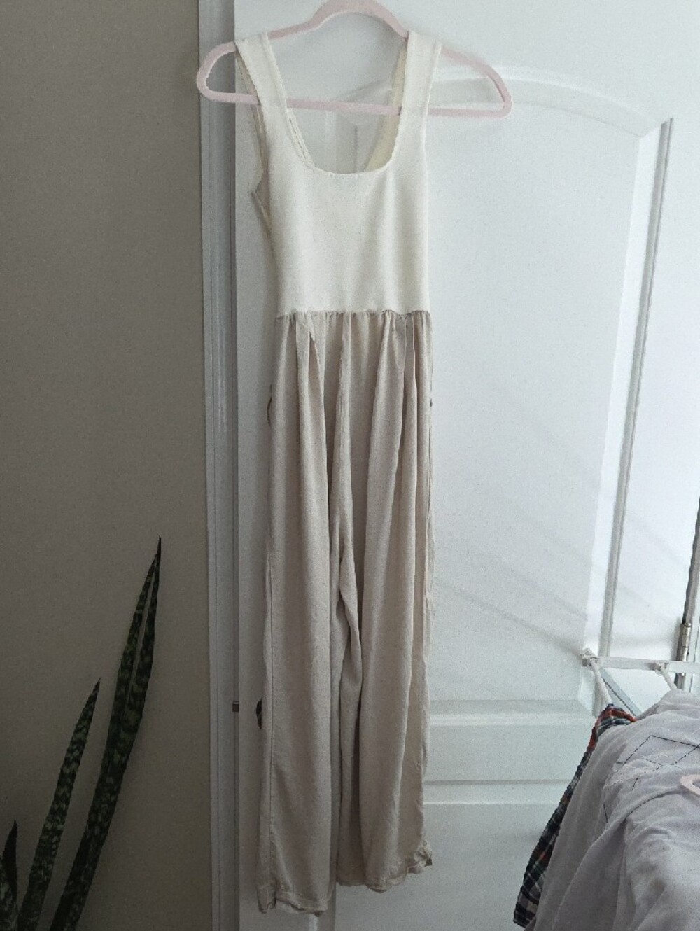 Cream & Beige Sleeveless Jumpsuit - Picture 9 of 11